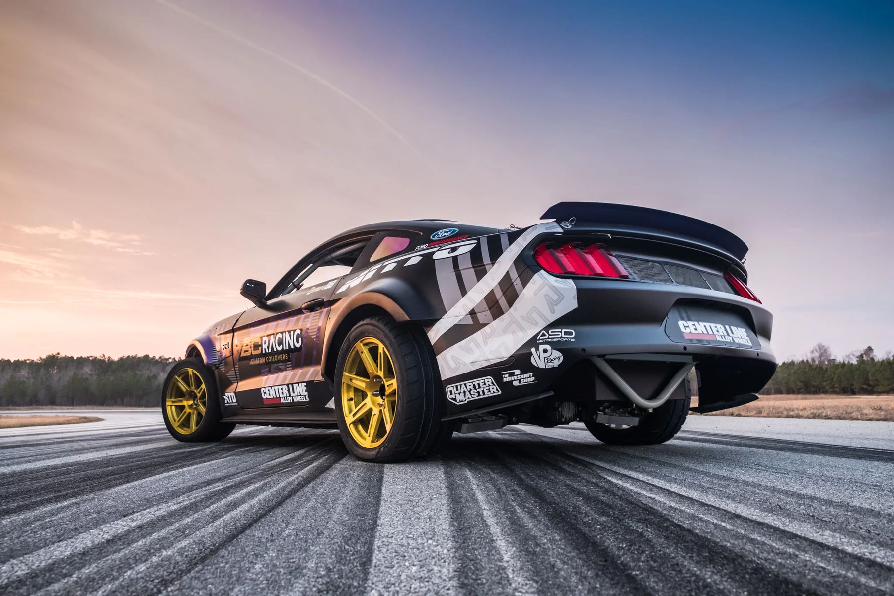CHELSEA DENOFA JOINS RTR MOTORSPORTS IN 2017 FORD MUSTANG RTR SPEC 5-D